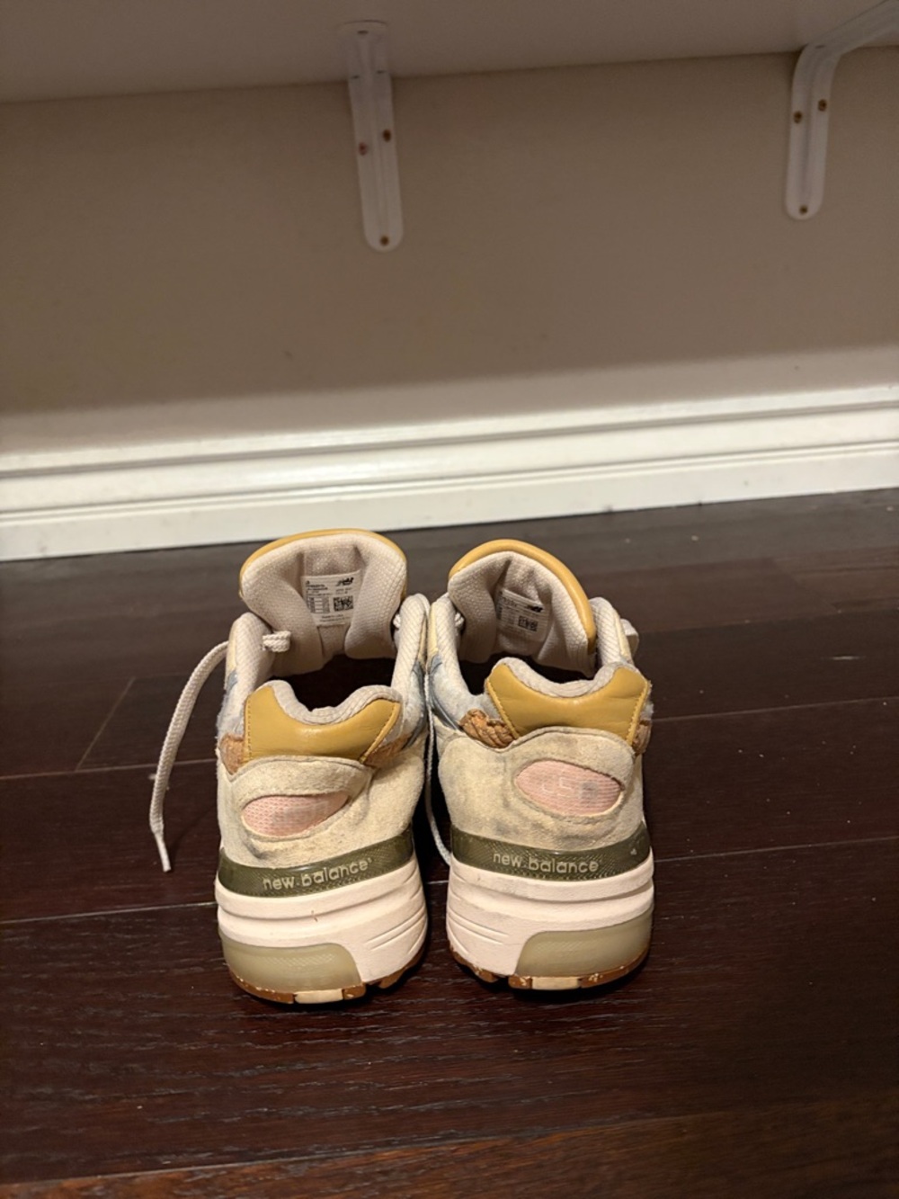 New Balance 992 Unisex Beige and Light Gray Sneakers- Needs TLC - Picture 2 of 10